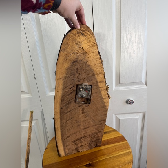 MCM wood slab with painted owl clock signed JO 1979 - Picture 6 of 9